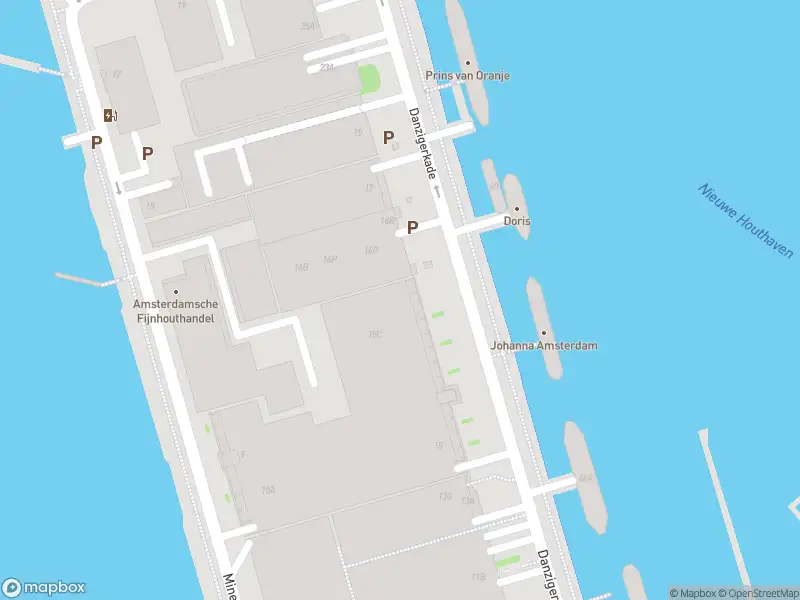 Ambulance met grote spoed naar de Danzigerkade in Amsterdam