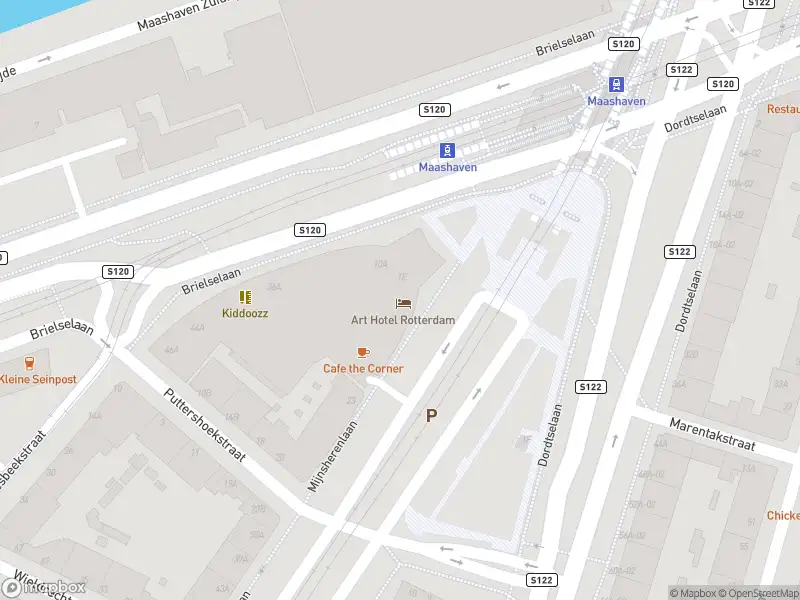 Ambulance met grote spoed naar de Mijnsherenlaan in Rotterdam