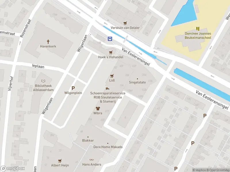 Ambulance met grote spoed naar de Wilgenplein in Alblasserdam