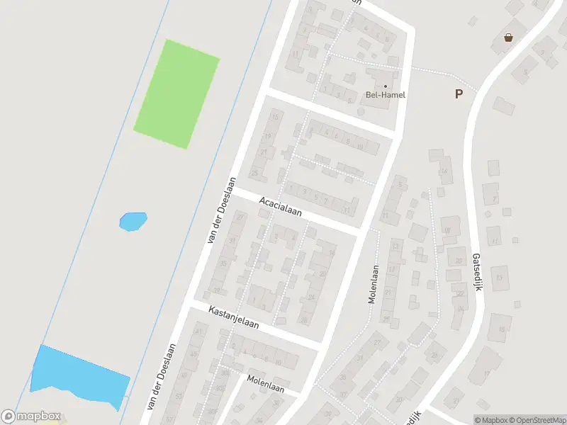 Ambulance met grote spoed naar de Acacialaan in Maasdam