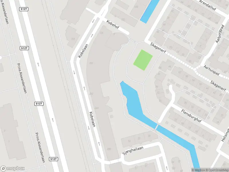 Ambulance met grote spoed naar de Kobelaan in Rotterdam