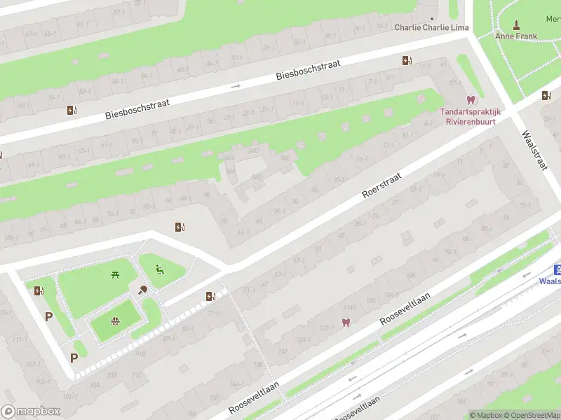 Ambulance met gepaste spoed naar de Roerstraat in Amsterdam