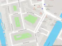 Ambulance met grote spoed naar de Donker Curtiusstraat in Amsterdam