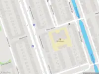 Ambulance met grote spoed naar de Lokerenstraat in Amsterdam
