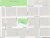 Ambulance met grote spoed naar de Teylerplein in Amsterdam