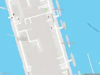 Ambulance met grote spoed naar de Danzigerkade in Amsterdam