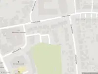 Politie met grote spoed naar de Vijverstraat in Halsteren vanwege letsel
