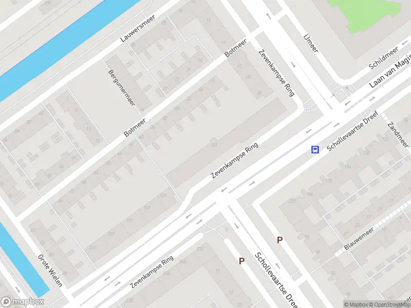 Ambulance met grote spoed naar de Zevenkampse Ring in Rotterdam