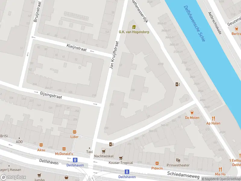 Ambulance met grote spoed naar de Jan Kruijffstraat in Rotterdam