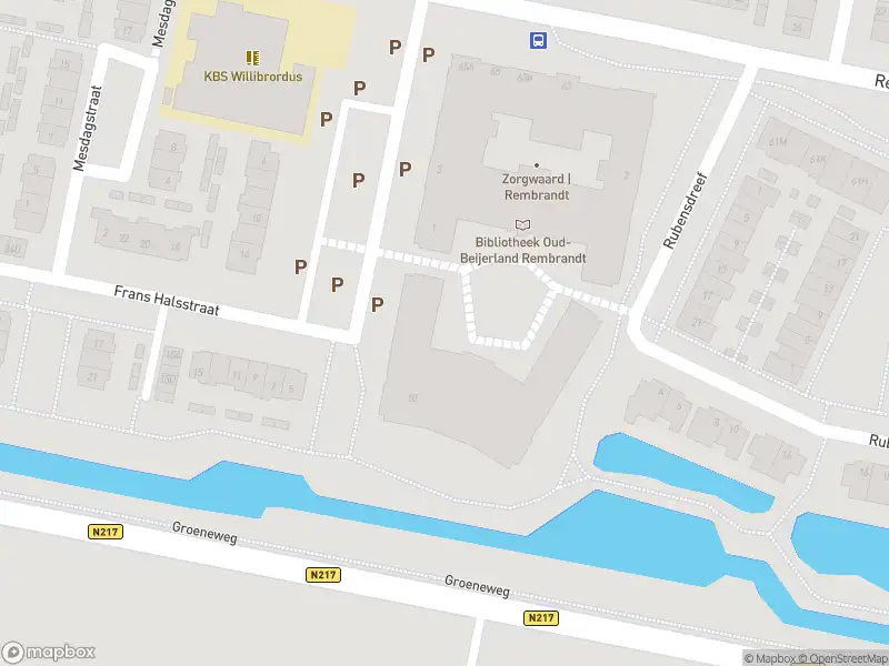 Ambulance met gepaste spoed naar de Rembrandtplein in Oud-Beijerland