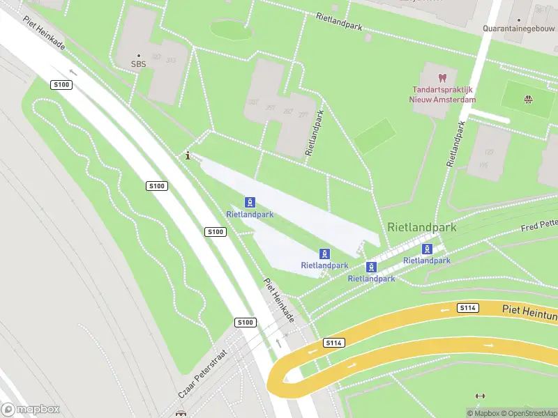 Ambulance met grote spoed naar de Dirk Vreekenstraat in Amsterdam