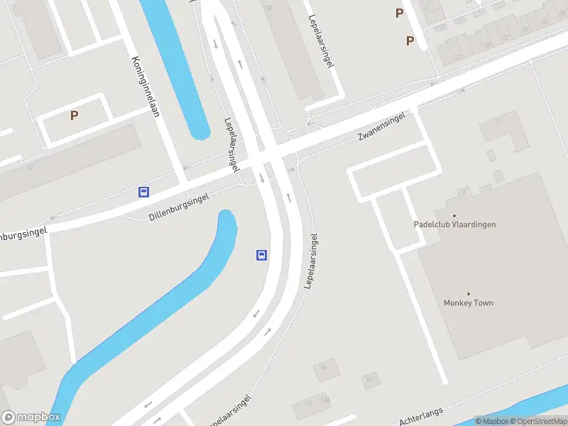 Ambulance met gepaste spoed naar de Lepelaarsingel in Vlaardingen