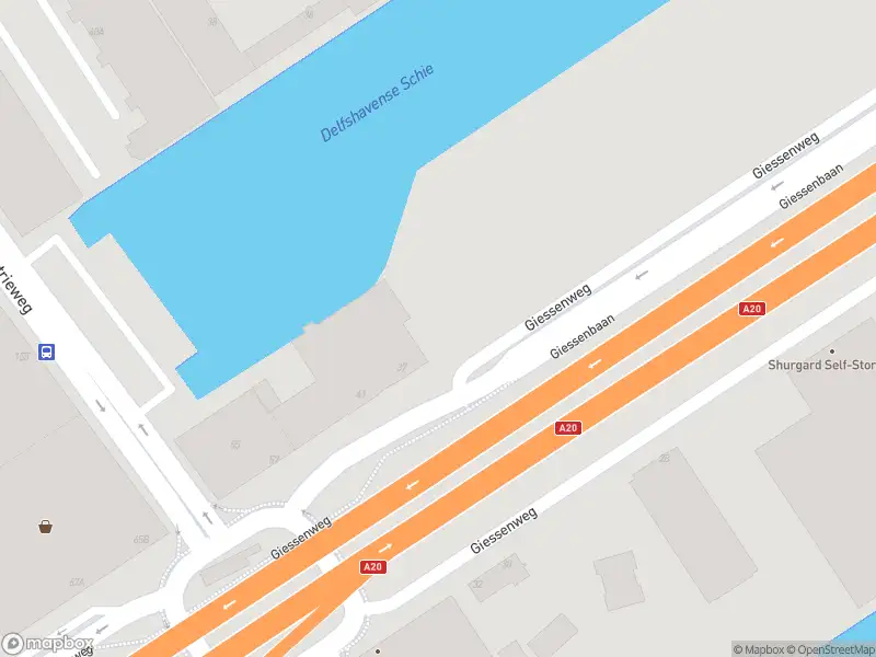 Ambulance met gepaste spoed naar de Giessenweg in Rotterdam