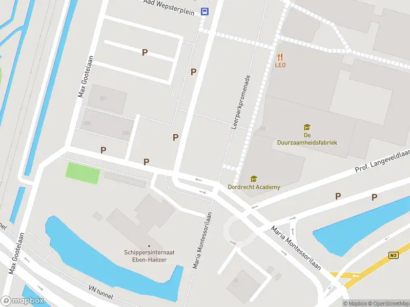 Ambulance met grote spoed naar de Maria Montessorilaan in Dordrecht
