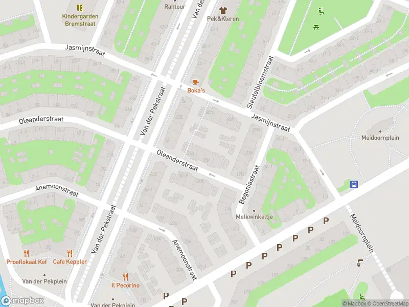 Ambulance met grote spoed naar de Gentiaanplein in Amsterdam