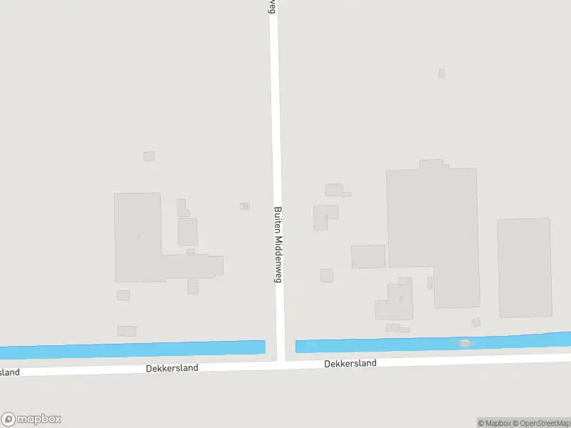 Brandweer met grote spoed naar de Buiten Middenweg in Staphorst vanwege gebouwbrand