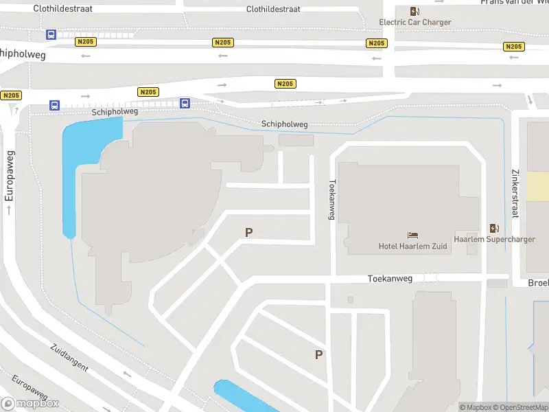 Brandweer met gepaste spoed naar de Toekanweg in Haarlem vanwege een liftopsluiting