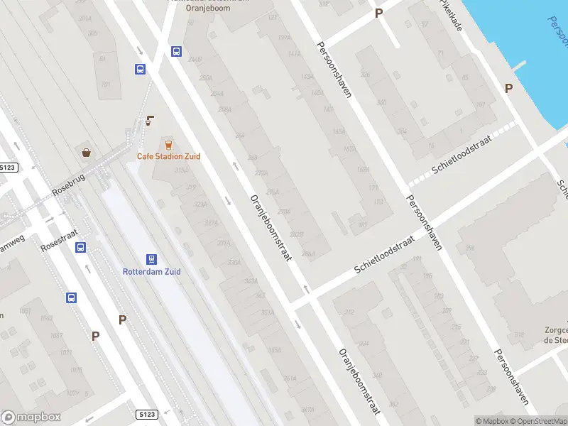 Ambulance met gepaste spoed naar de Oranjeboomstraat in Rotterdam