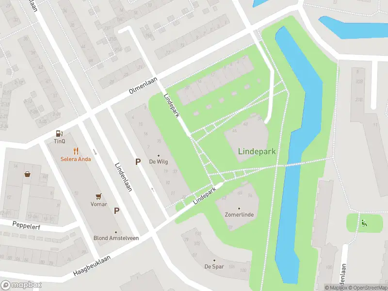 Ambulance met grote spoed naar de Lindepark in Amstelveen
