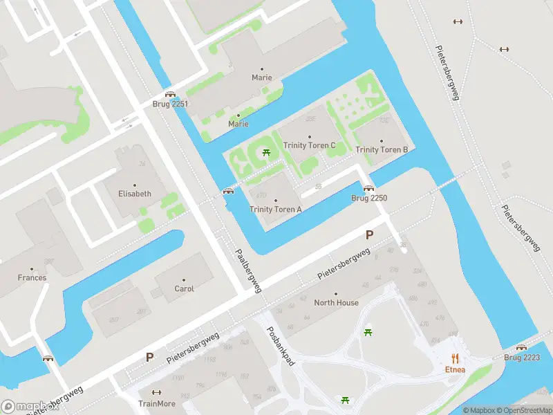 Ambulance met gepaste spoed naar de Pietersbergweg in Amsterdam