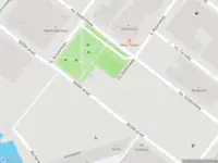 Ambulance met grote spoed naar de NDSM-pier in Amsterdam
