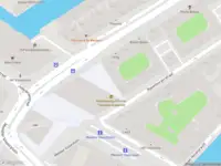 Ambulance met gepaste spoed naar de Markenplein in Amsterdam