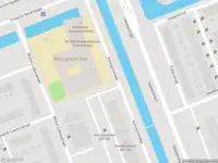 Ambulance met grote spoed naar de Koninginnelaan in Vlaardingen