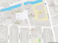 Ambulance met gepaste spoed naar de Bonairestraat in Leiden