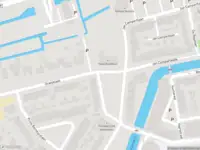 Ambulance met grote spoed naar de Koningin Julianaplein in Spijkenisse