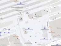 Ambulance met grote spoed naar de Stationsplein in Rotterdam