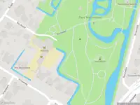 Brandweer met gepaste spoed naar de Oranjepark in Dordrecht