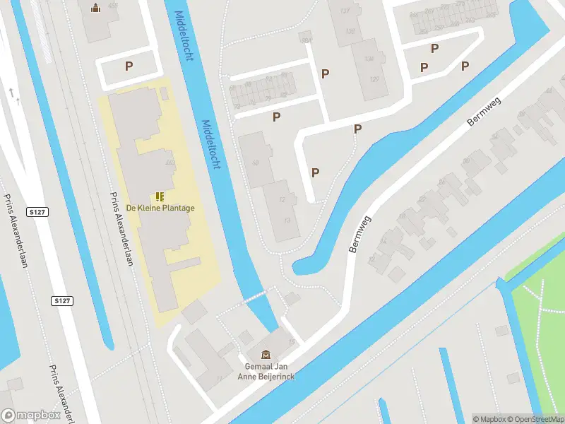 Ambulance met grote spoed naar de Akkerwinde in Capelle aan den IJssel