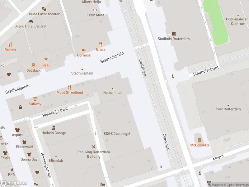 Ambulance met gepaste spoed naar de Coolsingel in Rotterdam