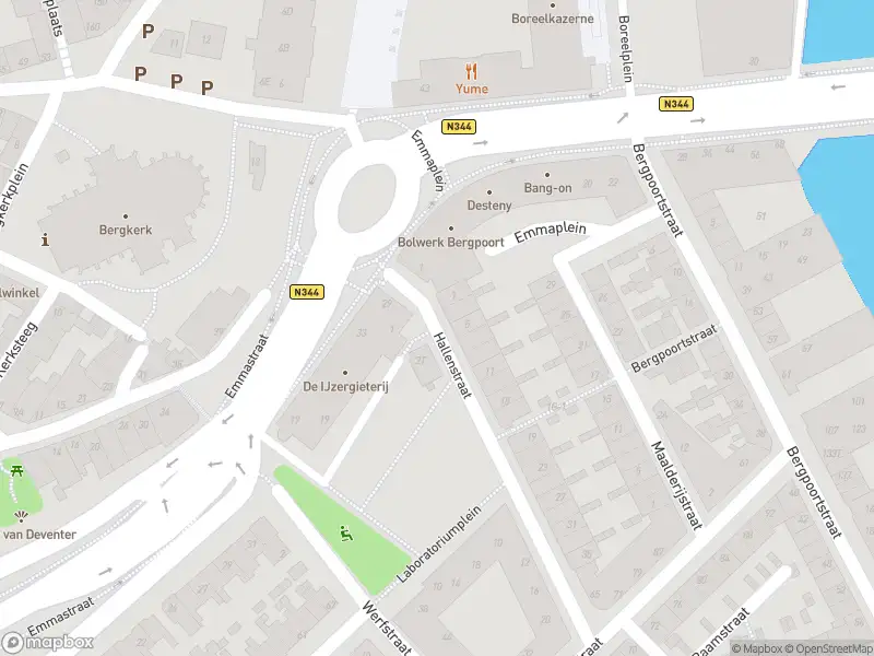 Brandweer met gepaste spoed naar de Hallenstraat in Deventer