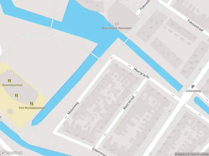 Ambulance met gepaste spoed naar de Molenweg in Volendam