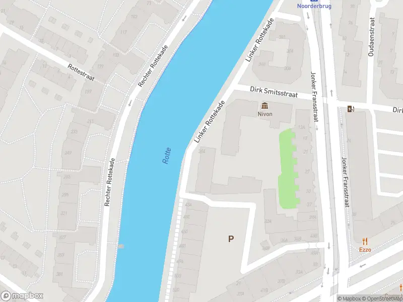 Ambulance met gepaste spoed naar de Linker Rottekade in Rotterdam