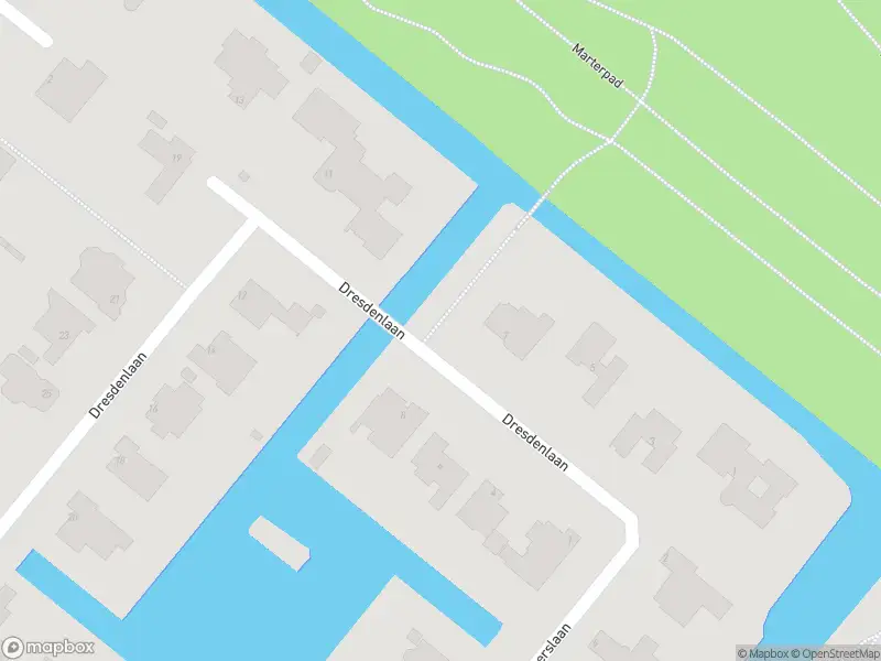 Ambulance met grote spoed naar de Dresdenlaan in Rotterdam