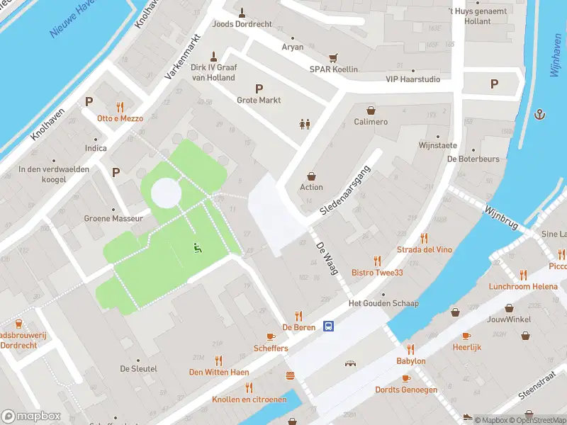 Ambulance met grote spoed naar de De Waag in Dordrecht
