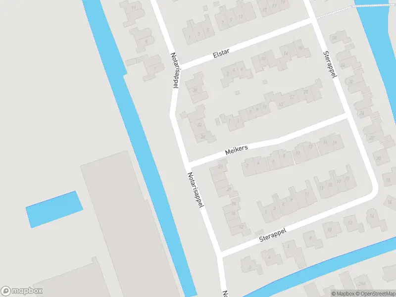 Ambulance met grote spoed naar de Notarisappel in Andijk