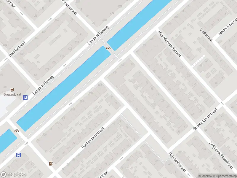 Ambulance met gepaste spoed naar de Heinlantstraat in Rotterdam