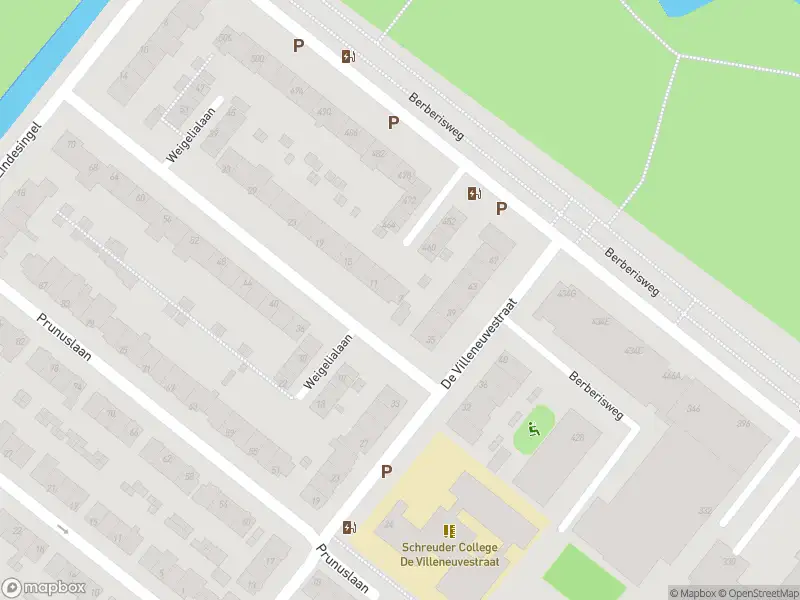 Ambulance met grote spoed naar de Weigelialaan in Rotterdam