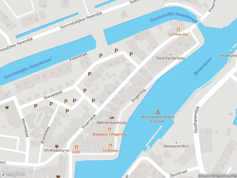 Ambulance met grote spoed naar de Vissersdijk in Middelharnis