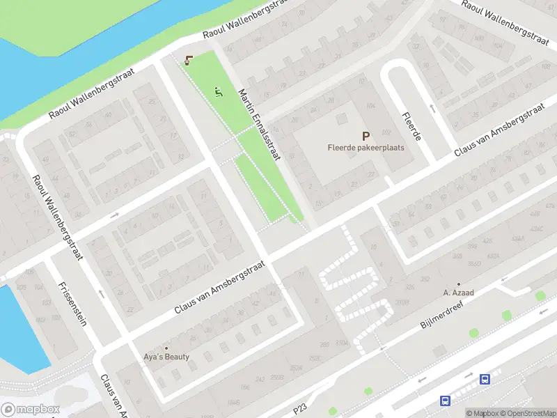 Ambulance met grote spoed naar de Raoul Wallenbergstraat in Amsterdam