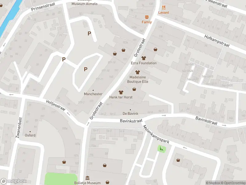 Politie naar de Hofstraat in Almelo vanwege aanrijding met letsel