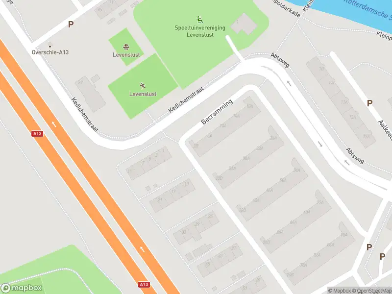 Ambulance met grote spoed naar de Becramming in Rotterdam