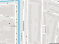 Ambulance met grote spoed naar de Van Beethovensingel in Vlaardingen