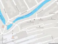 Ambulance met gepaste spoed naar de Proveniersplein in Rotterdam