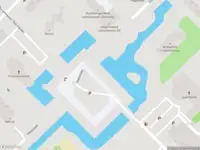 Ambulance met grote spoed naar de Burgemeester Caan van Necklaan in Leidschendam