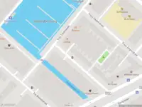 Ambulance met grote spoed naar de Pieter Oosterhuisstraat in Amsterdam