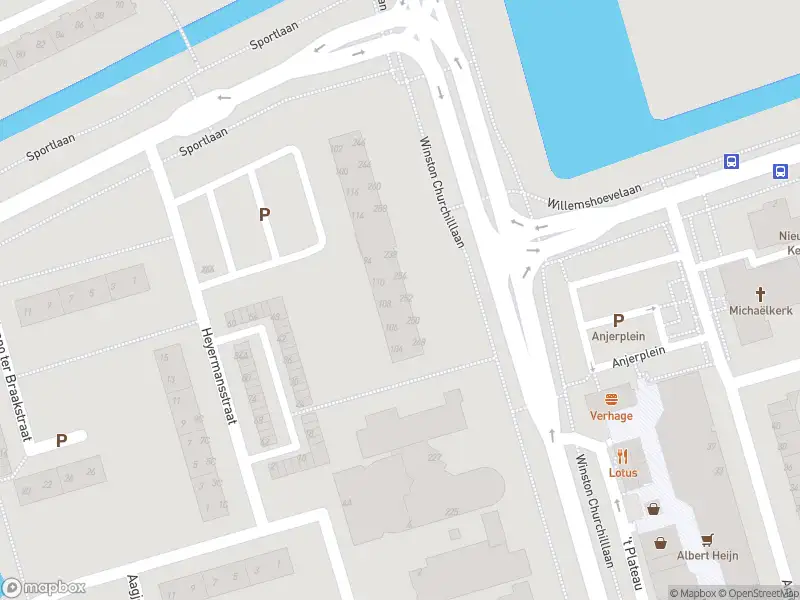 Ambulance met grote spoed naar de Heyermansstraat in Spijkenisse